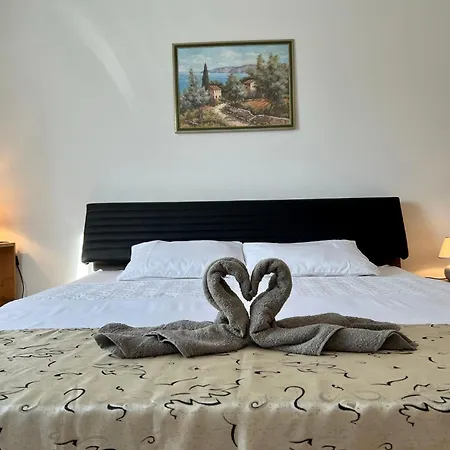 Monika Apartment *