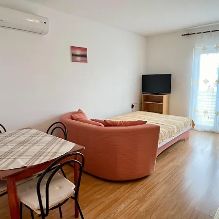 Monika Apartment *